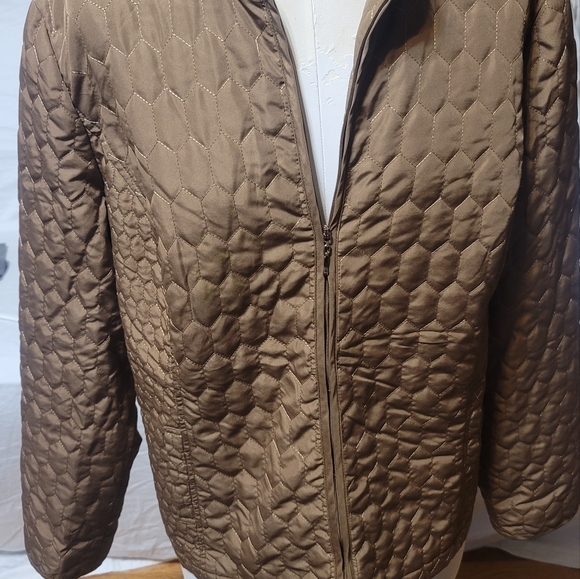 Women's Requirements light coat large zip up quilted brown coat. - Picture 8 of 9